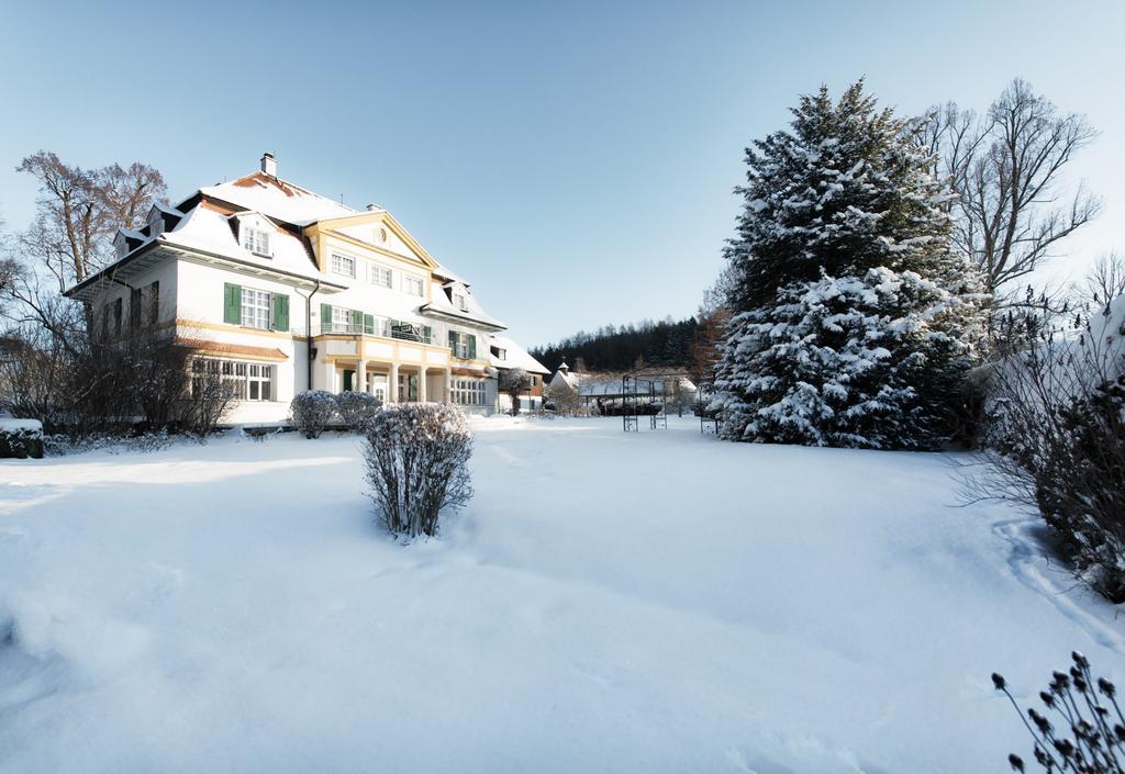 Biohotel Schlossgut Oberambach Exterior foto